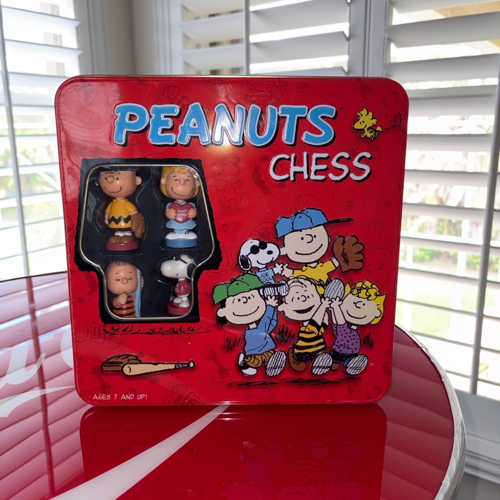 Peanuts Hand Painted Chess Set Game Like NEW RARE Red Tin Collectors Edition